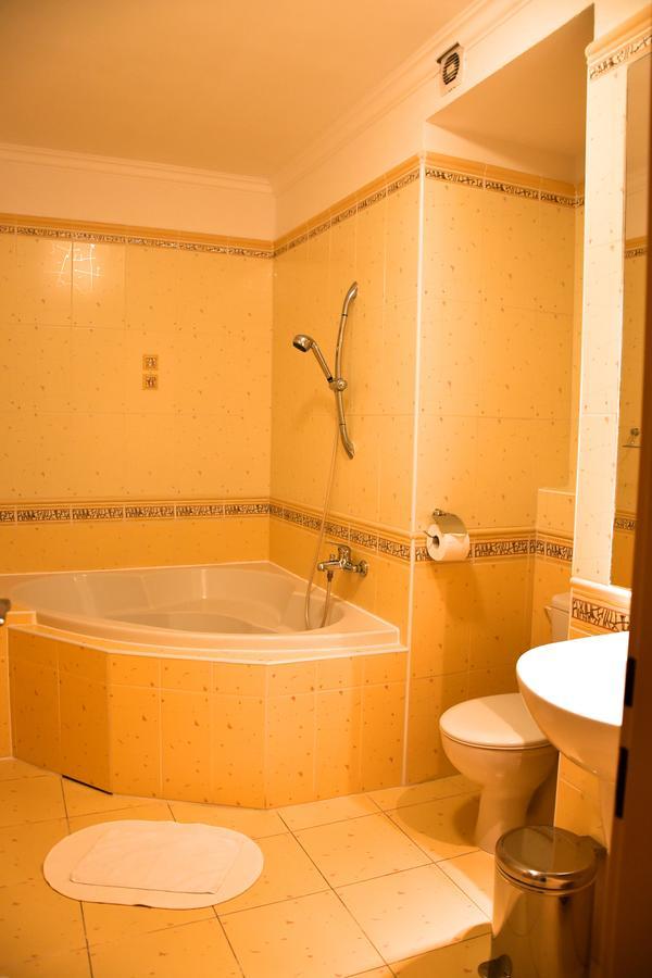 Hotel Banik Handlová Zewnętrze zdjęcie